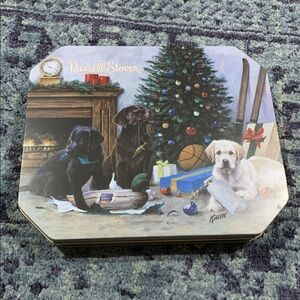 2005 Russell Stover three labradors and Christmas tree scene tin w hinged lid